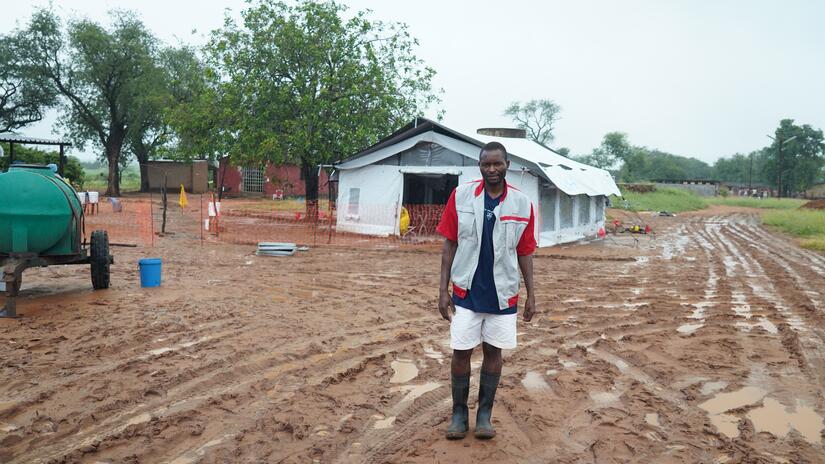 De nombreux habitants, comme Alec (en photo), se sont rétablis grâce aux soins prodigués par la Croix-Rouge du Zimbabwe.
